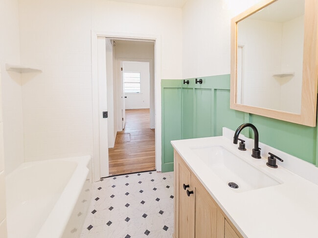 Building Photo - 2509 39th St