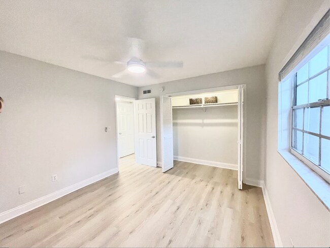 Building Photo - 2402 W Cleveland St