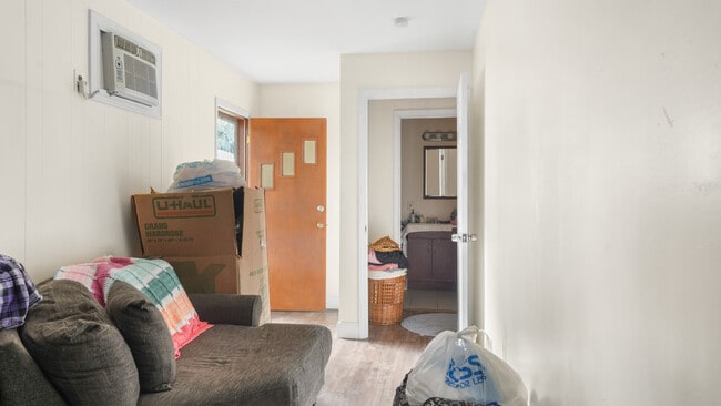 Building Photo - 504 E Florida Ave