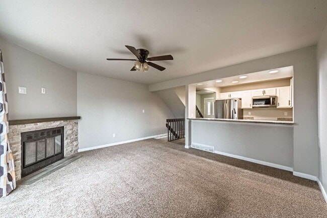 Building Photo - Beautiful Townhome with 3bedrooms and 3 bathrooms, and 1 car garage for rent.