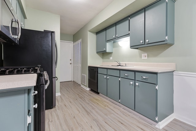 Building Photo - 817 Wellington Ave