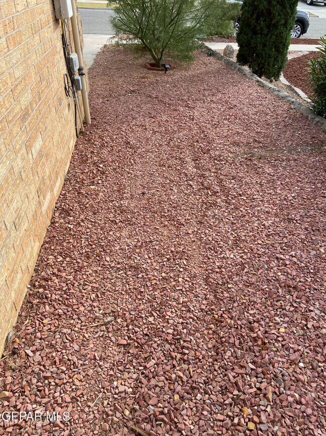 Building Photo - 6721 El Parque Dr