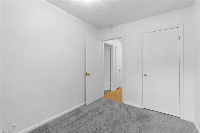 Building Photo - 582 Peregrine St