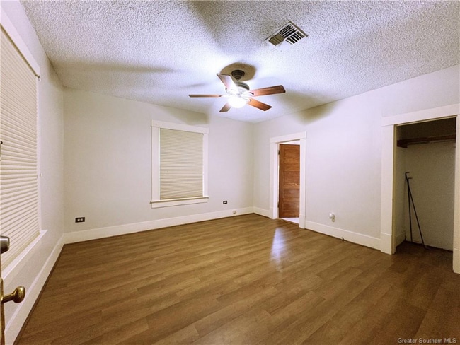 Building Photo - 512 11th St