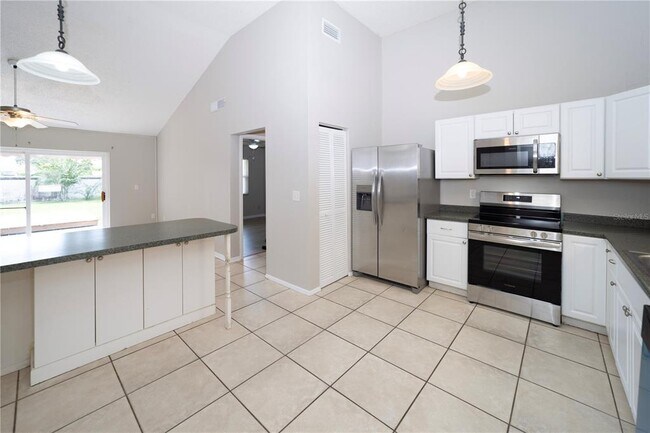 Building Photo - 3242 Laurel Dale Dr