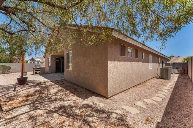 Building Photo - 9712 W Gilmore Ave
