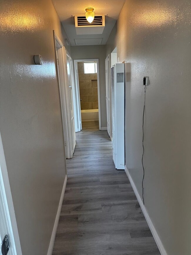 Building Photo - CUTE 3+1 South Bakersfield 93304 $1700