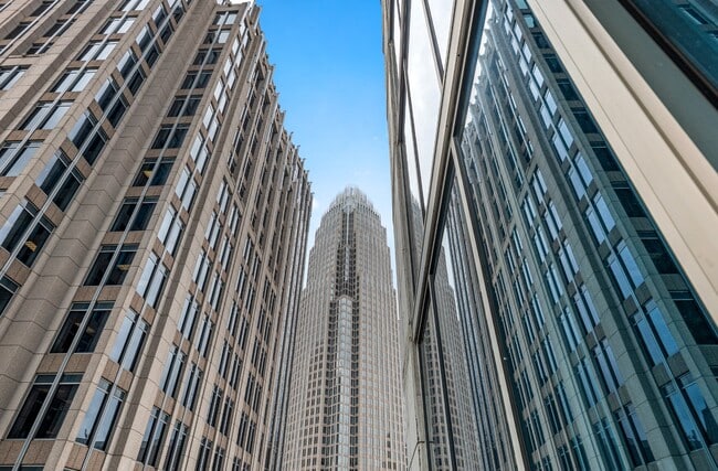 Building Photo - Uptown Condo with AMAZING VIEW!