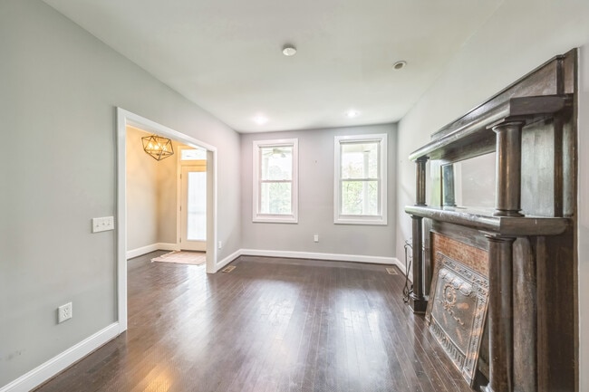 Building Photo - 723 K St NE