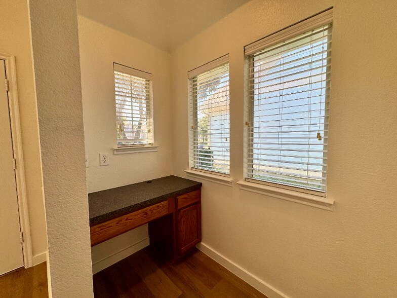 Building Photo - 9836 Wild Ginger Dr
