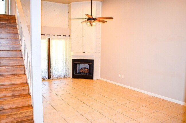 Building Photo - Nice 3 Bedroom 2 Bath Condo on Ironwood Golf Course