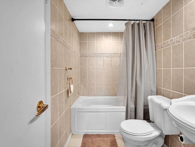 Building Photo - 401 Golden Isles Dr