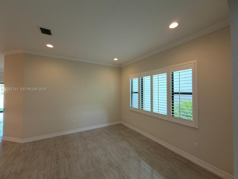 Building Photo - 455 SW 113th Ln
