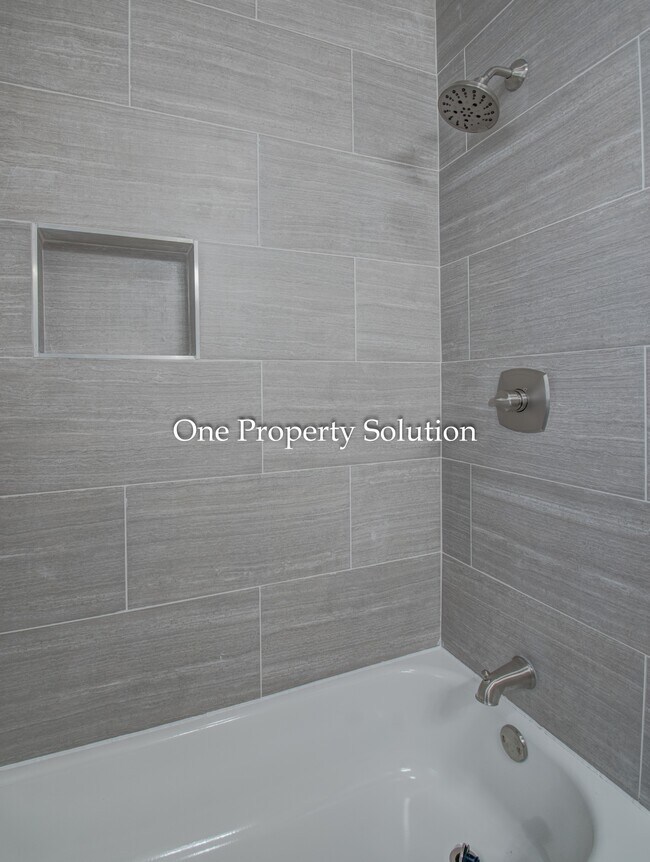 Building Photo - 700 E 36th Ave