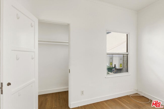 Building Photo - 3429 Edgehill Dr