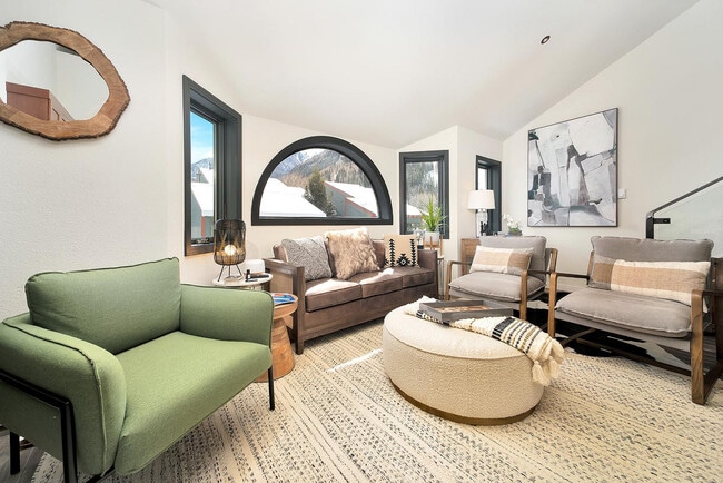 Primary Photo - 280 Mahoney Dr