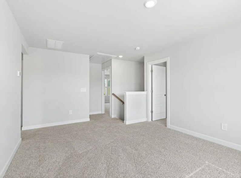 Building Photo - 527 Ward Wilson Trl