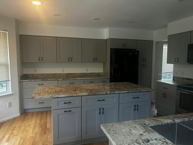 Building Photo - 9890 Concord Pl