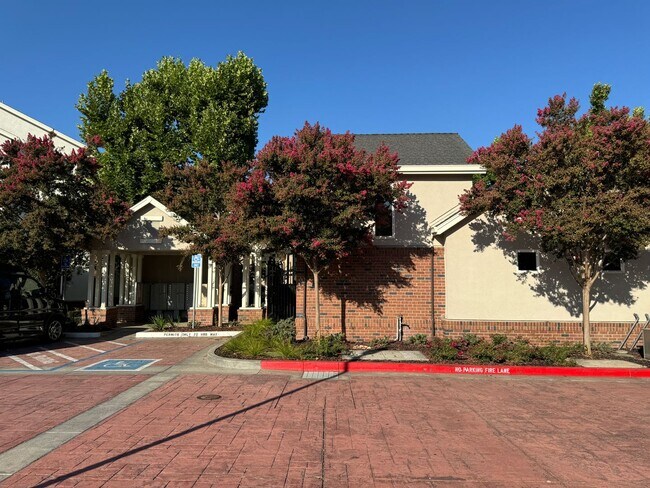Building Photo - Perfect Shape Downtown Livermore Townhome ...