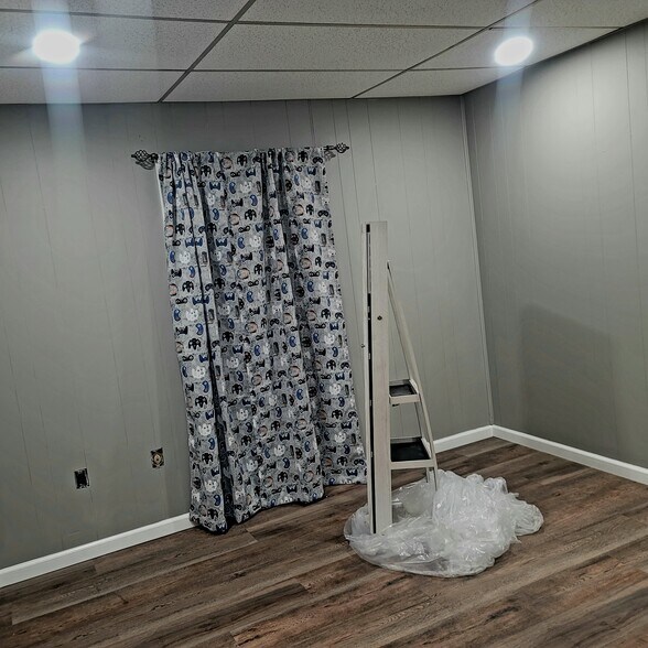 Bedroom - 3914 Clark St