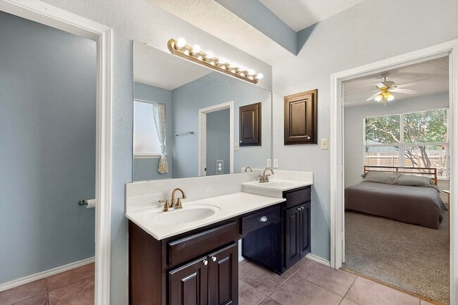 Building Photo - 165 Hirth Dr