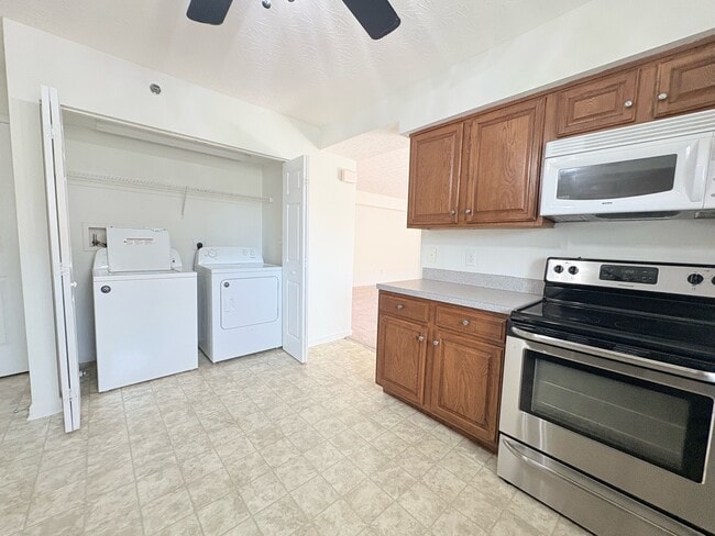 Building Photo - 24 Rosette Ln