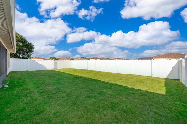 Building Photo - 2630 Summerland Way