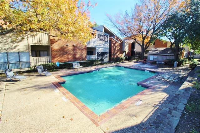 Building Photo - 9600 Royal Ln