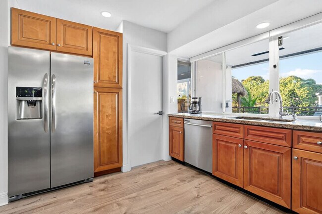 Building Photo - 2365 NE 195th St