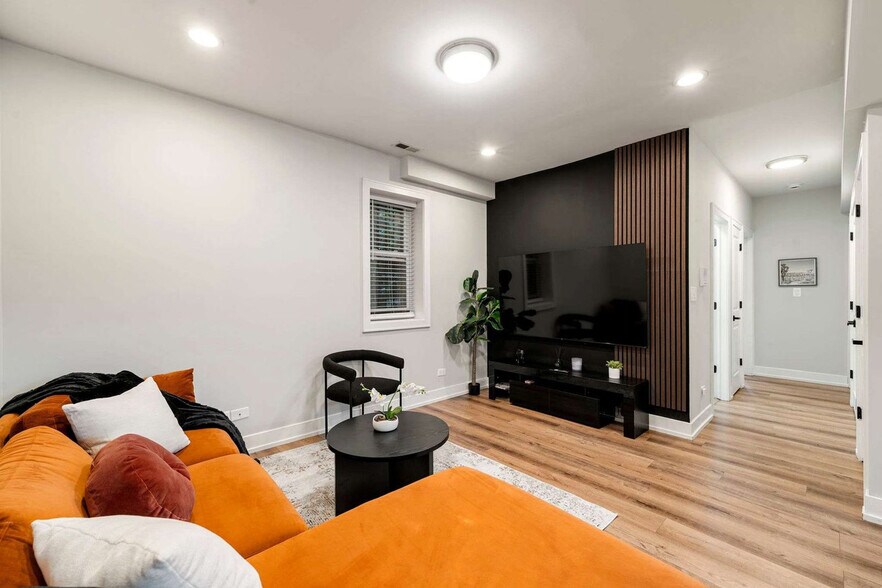 Building Photo - 2207 W 18th St