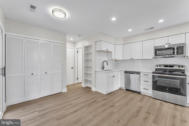 Building Photo - 1228 Chanticleer