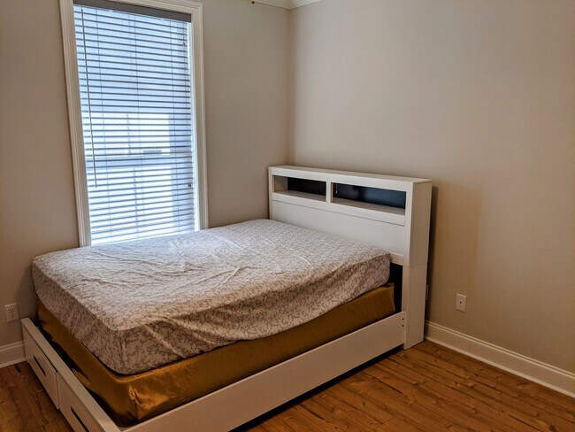 Building Photo - Wake up on Sleepy Brook Rd!