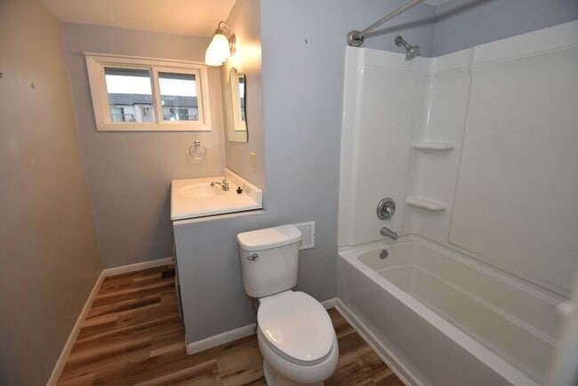 Building Photo - East side of South Bend 3 bedroom, 1.5 bat...