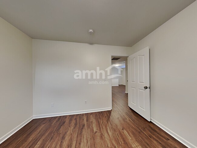 Building Photo - 30 Riverbed Dr