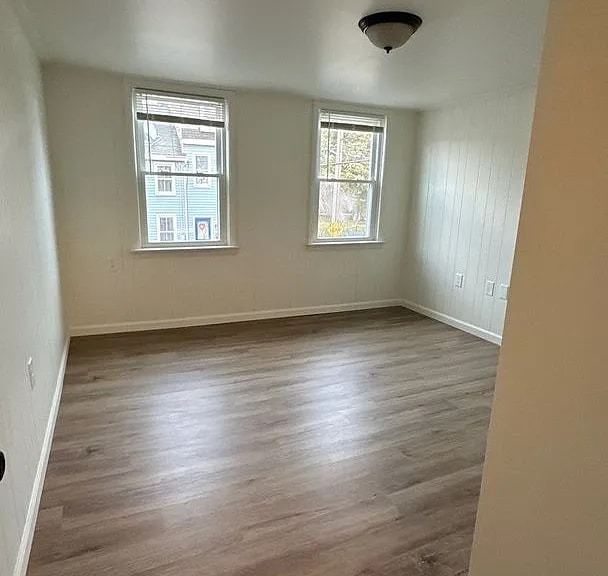 Building Photo - this beautifully updated three-bedroom, one-and-a-half-bath home in Columbia