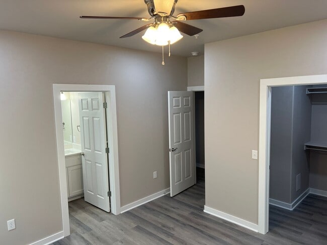 Building Photo - 923 Callie Ave