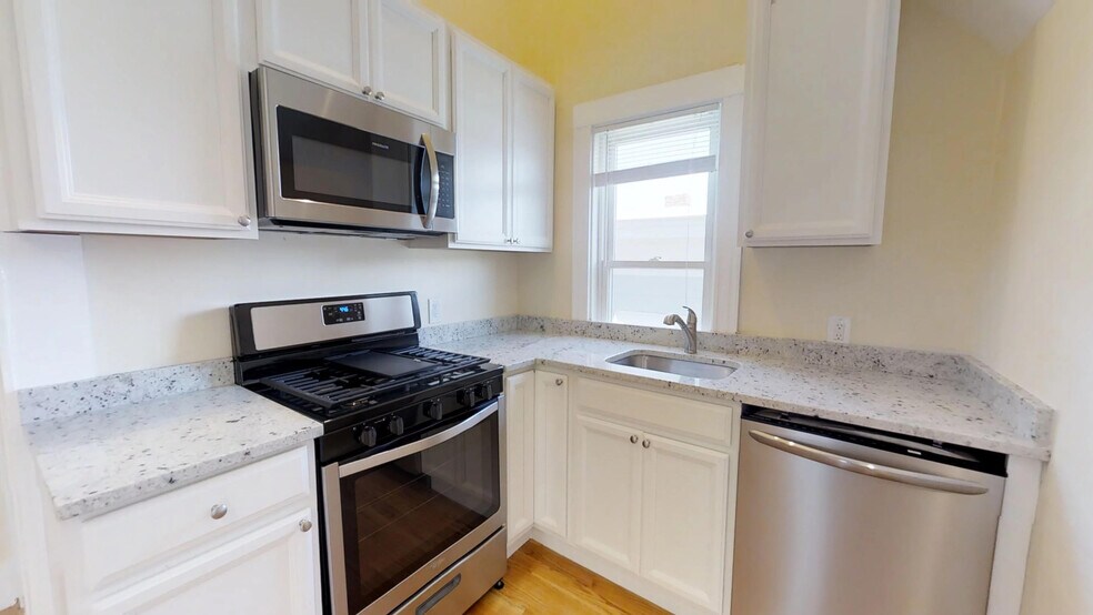 Building Photo - 17 Dow St