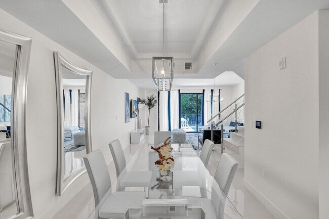 Building Photo - 3040 N Ocean Blvd