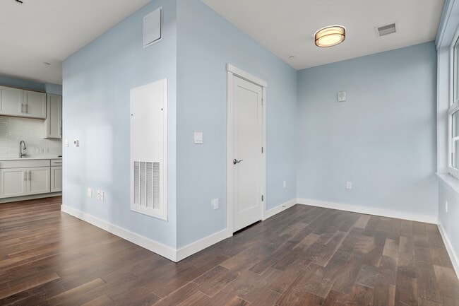 Building Photo - 136 Babcock St