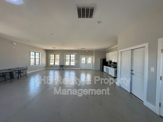 Building Photo - 379 Shiloh Wy