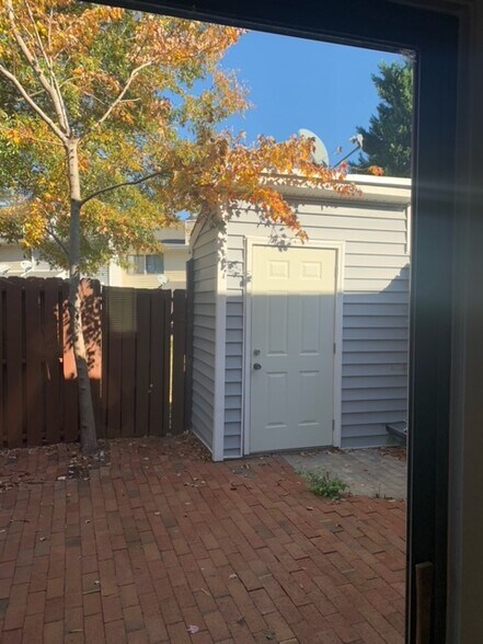 Building Photo - 5822 Shady Grove Cir