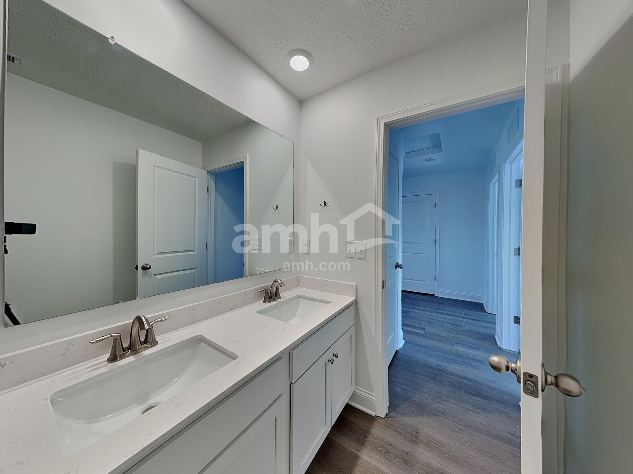 Building Photo - 9106 Henley Ave