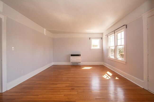 Building Photo - Charming North Park 2 Bedroom with Washer/Dryer, Backyard & Parking!