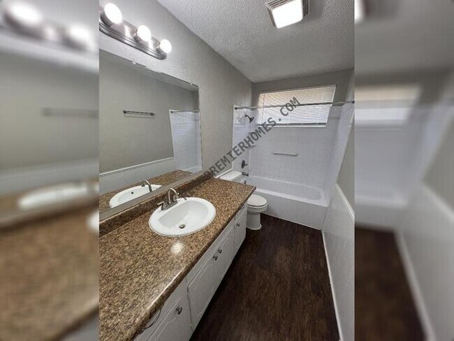 Building Photo - 981 NW 5th St