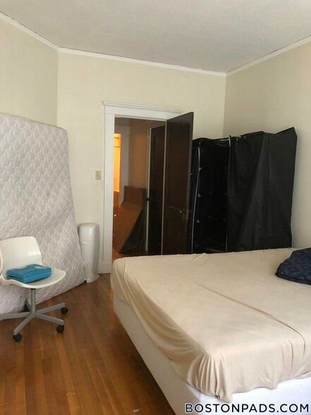 Building Photo - 92 Maple St