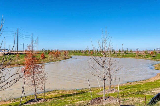 Building Photo - 5402 Holly Hvn Ct