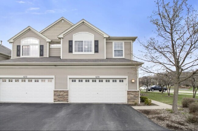 Primary Photo - 670 S Jade Ln