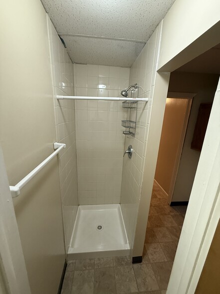 Shower - 2967 Columbus St