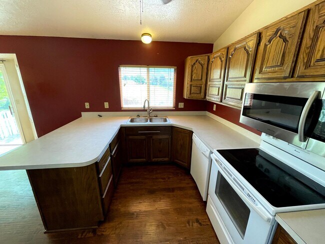 Building Photo - Great 4 Bed/3 Bath home in Layton
