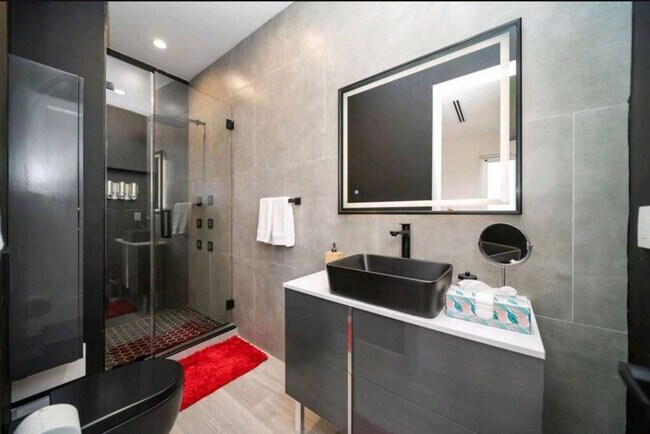 Building Photo - 1514 NE 5th Ct